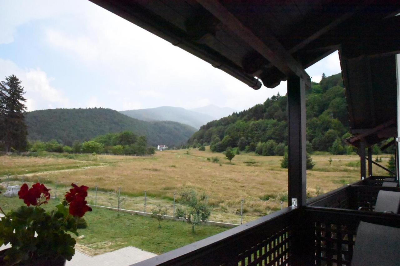 ホテル Casa Poienarilor Sîmbăta de Sus エクステリア 写真